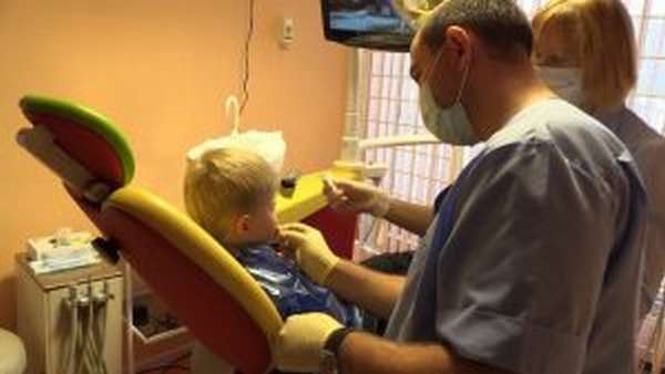 Диагностики и обследование зуба стоматологом-хирургом